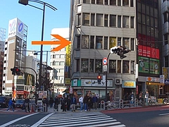 駿河台下交差点の角、オオタビル3F