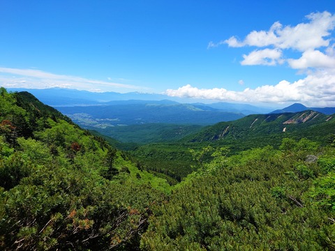 022 (B班)振り返ると乗鞍岳から北アルプスまでが見えた。12時45分