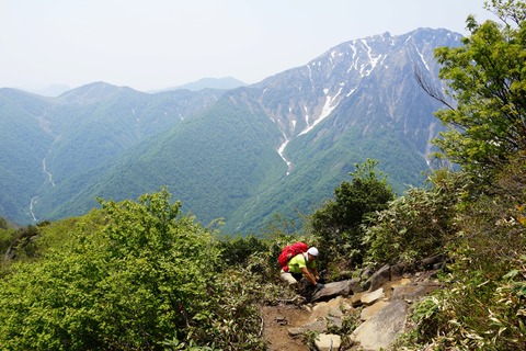064 谷川岳と和尚。