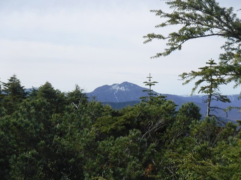 122 燧ヶ岳が端正。