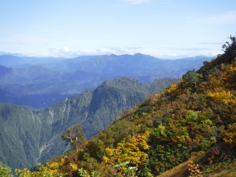 095 あの遠くの山は毛猛山。