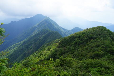 38 鍵掛､王岳へと連なる稜線。