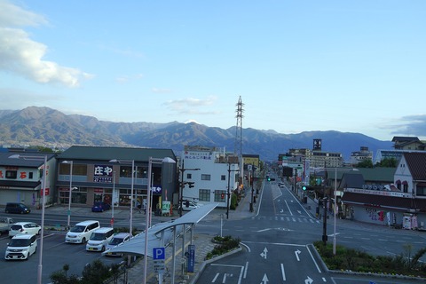 76 石和温泉駅からの眺め。いつの間にか晴れた。