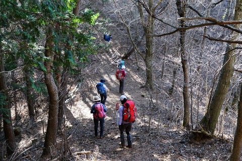 044 下り切ったところが道志口峠。13時27分