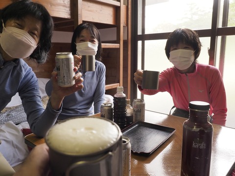 089 風呂上りは部屋で缶ビール。