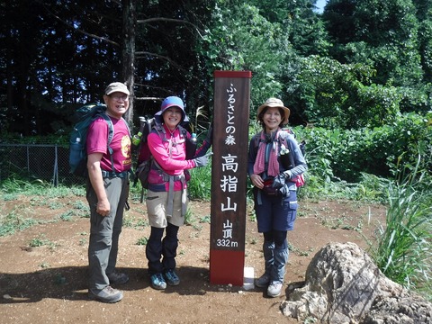 47 無駄に大きな山頂標識。