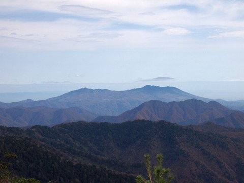 127 何度も撮ってしまう高原山。