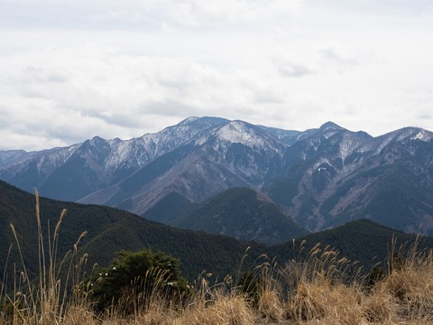 014 こちらは弥山。八経ヶ岳は見えているのかどうか。