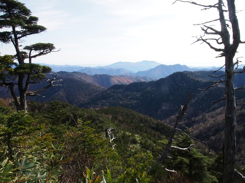 089 今日も裾野が美しい高原山。