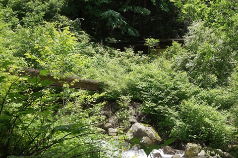 105 あれが橋で、あれが岩魚留小屋。