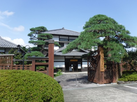 087 立派な建物。