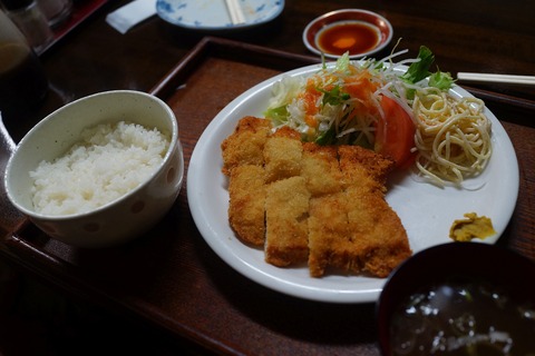 55 Woodyさんはチキンカツ定食。