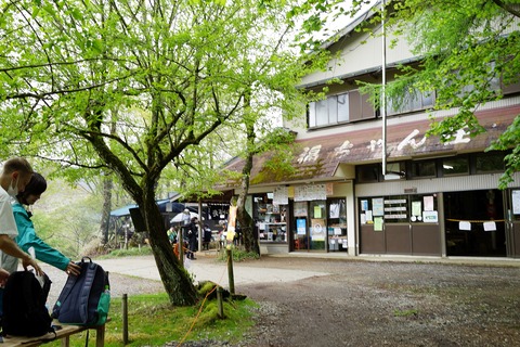 54 福ちゃん荘にはテント泊客が多かった。