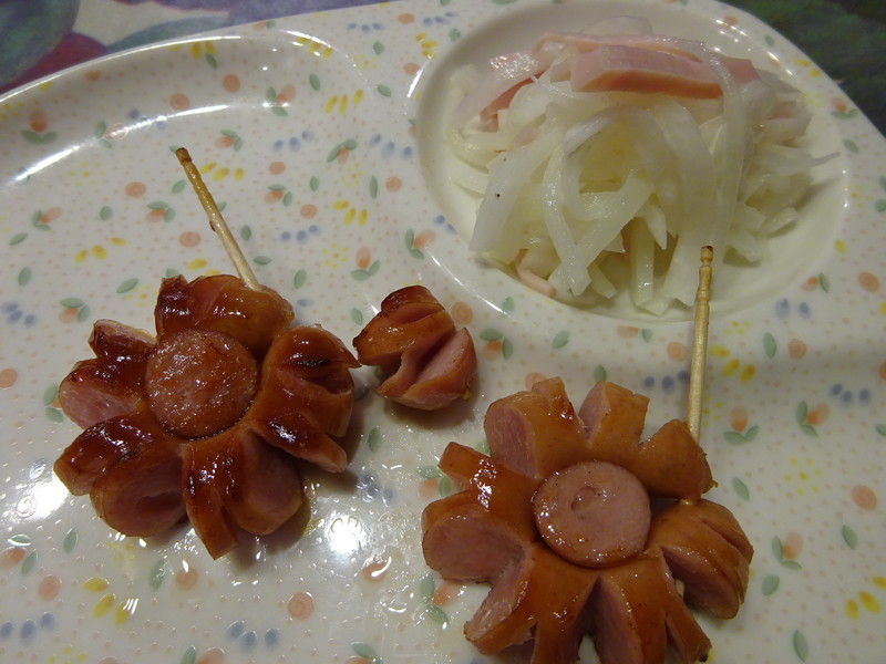 タコばっかりじゃないよ ウィンナーのお花 Hisabell Garden Tea Room