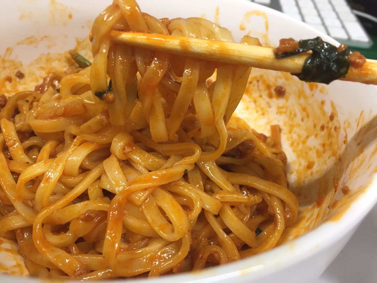 冷食 もちっと食感の汁なし担々麺 ファミリーマート ジャンク大通り 冷食 もちっと食感の汁なし担々麺 ファミリーマート ジャンク大通り