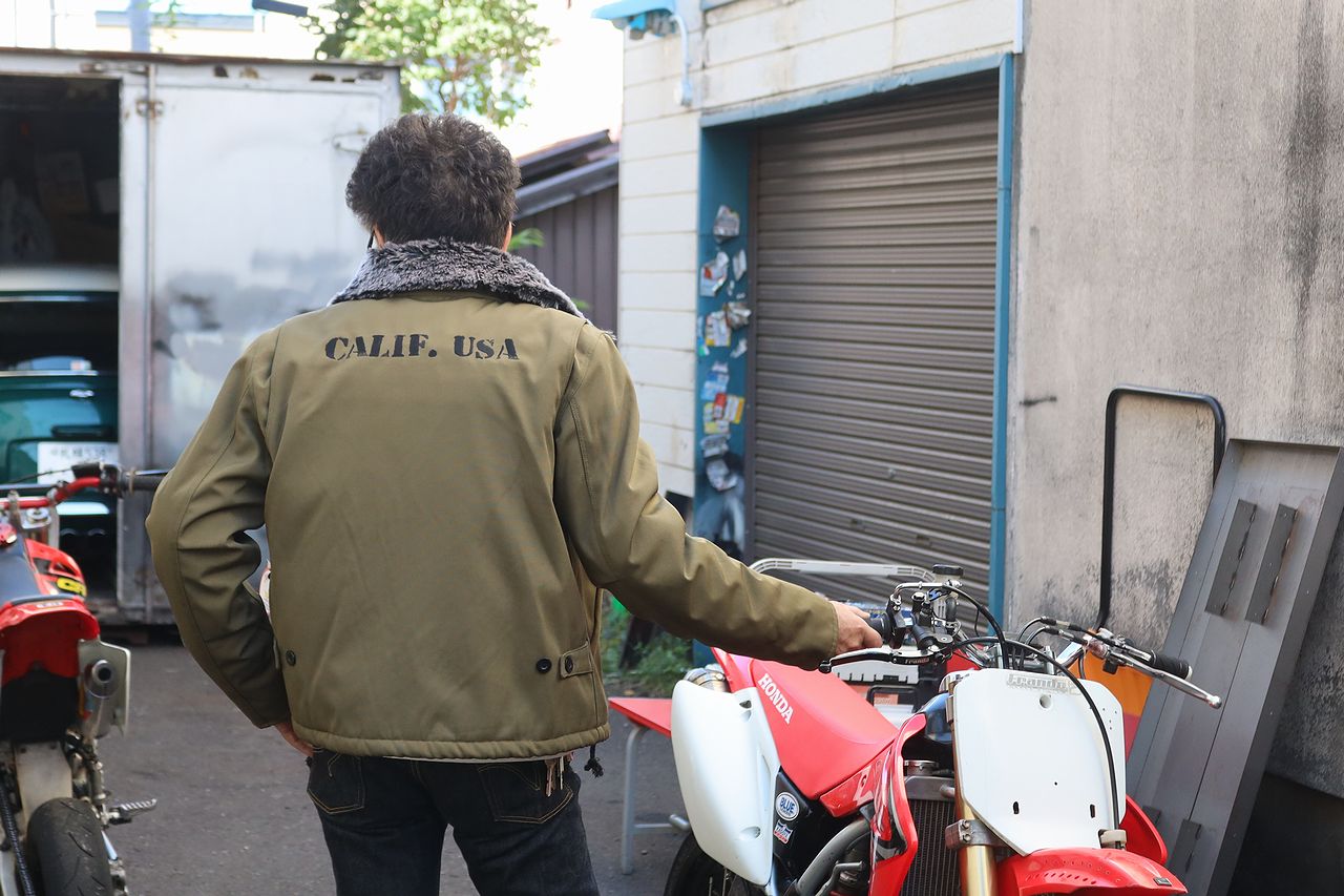 クレイスミスから、プロテクター装備のデッキジャケット登場