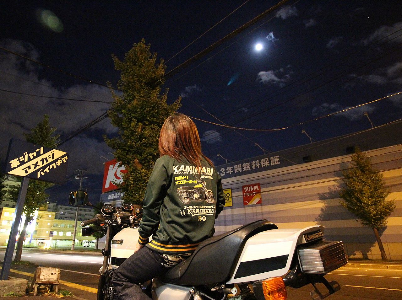 抜けるような時代のスーパーバイクZを、イメージしたカミナリの