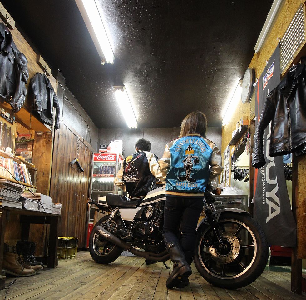 大人も楽しめるvanson Looney Tunesリバーシブルスカジャン バイクウェアとアメカジ ショップhistory