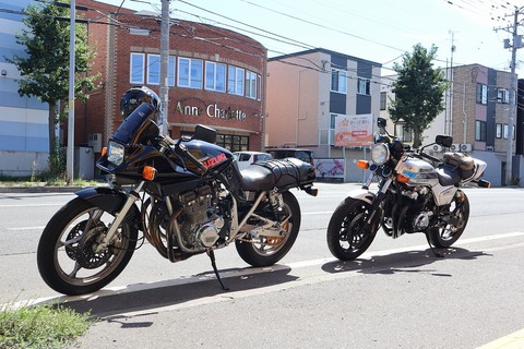 先日納品したフルオーダーのバトルスーツがバイクで里帰りに