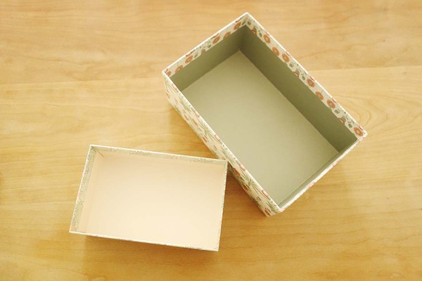 セリアの「ウィリアム・モリス」の箱