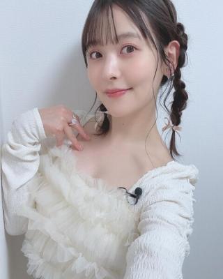 【画像】上坂すみれさん、あたシコ欲で疑似フェラチオ