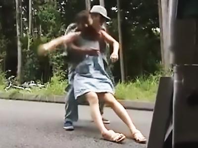 ヘンリー塚本】自転車に乗っている美女を転ばせ拉致!山中に連れ込み青