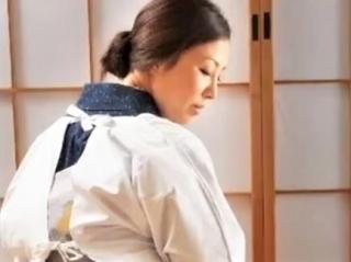 〖ヘンリー塚本〗四十路になっても艶っぽいカラダは、男の下半身を暴走させる