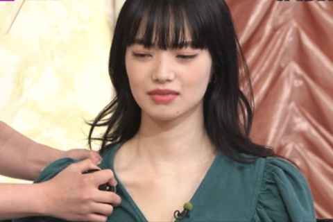 小松菜奈、乳揉みマッサージで悶絶！アへ顔がエロすぎるwwwwwww : エロエロサンタ～サムネイルによるアンテナブログ～