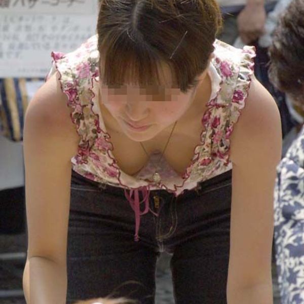 素人 ポロリ フリマでかがみ胸チラ しゃがみパンチラの盗撮エロお宝画像 45枚 エロエロサンタ サムネイルによるアンテナブログ