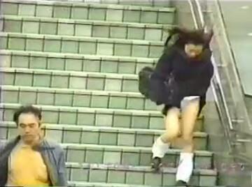 【盗撮】パンチラを靴の視点からしたJKやOLのパンチラGET