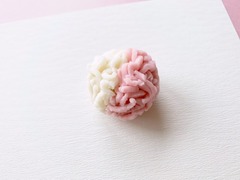 200217 和菓子>汐音屋>雨水>咲き分け」
