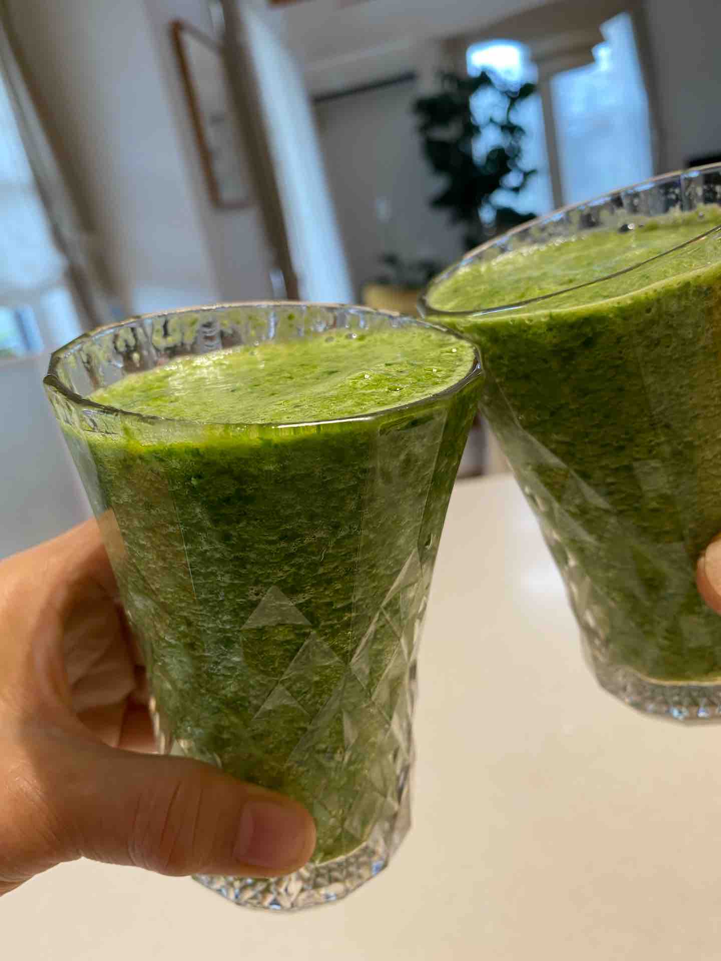 我が家の朝の健康習慣 自家製野菜で作るグリーンスムージー ひとひらの葉っぱ