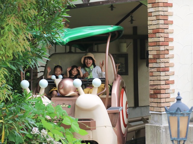 2CFF5DFD-3816-4F22-B25F-AB0640391432