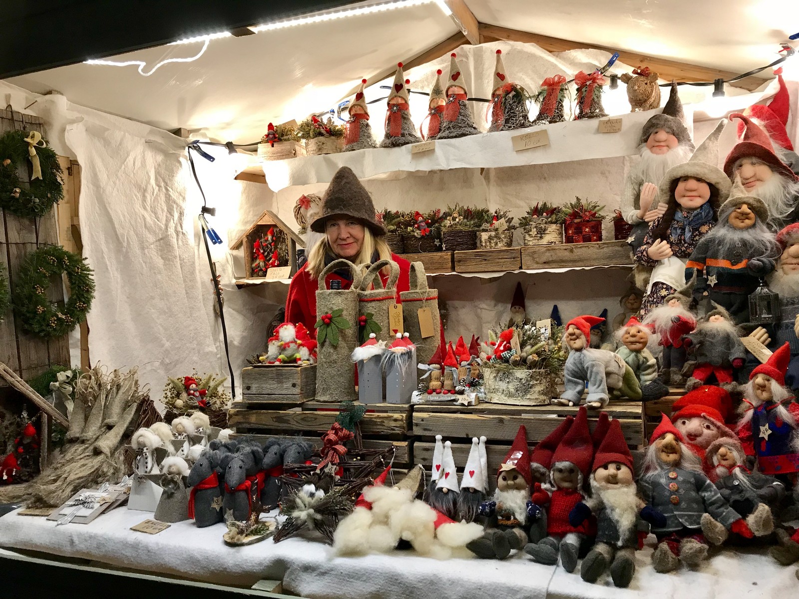 北欧のクリスマスマーケットを巡る旅 Part 4 元老院広場のクリスマスマーケット ひとひらの葉っぱ 北欧のクリスマスマーケットを巡る旅 Part 4 元老院広場のクリスマスマーケット ひとひらの葉っぱ
