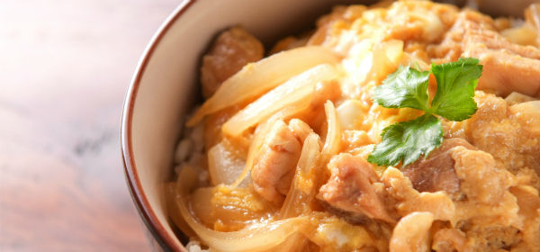 余っちゃった焼き鳥タレもも串 タレの味染み親子丼に 昨日のカレーも大変身 残り物で簡単リメイクアイデア料理