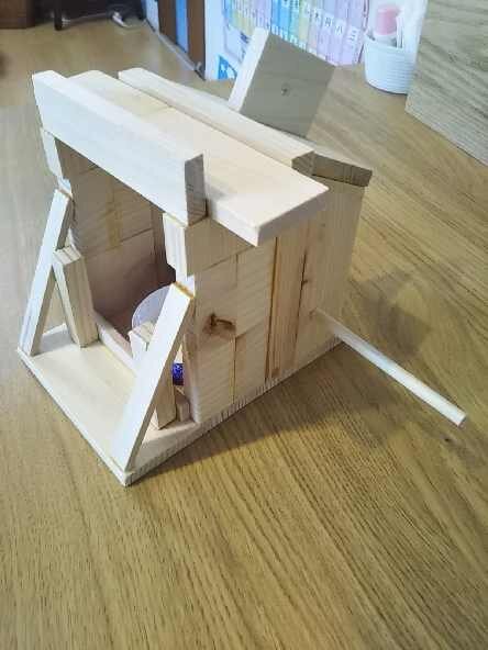 片肺エンジンのhappy Flight Blog 息子と自作の餌台に小鳥が来ました