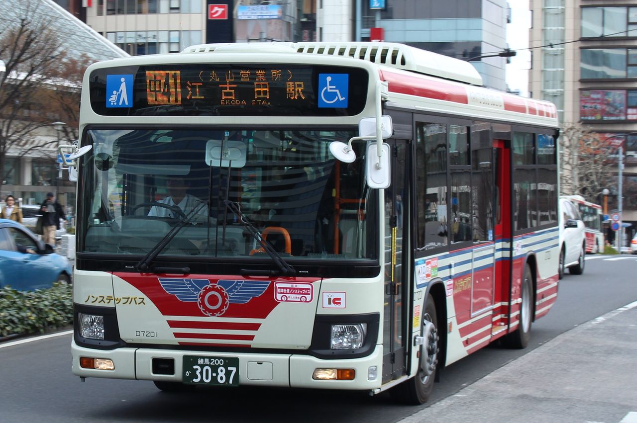 関東バスに登場した新型ブルーリボン 日吉の空から