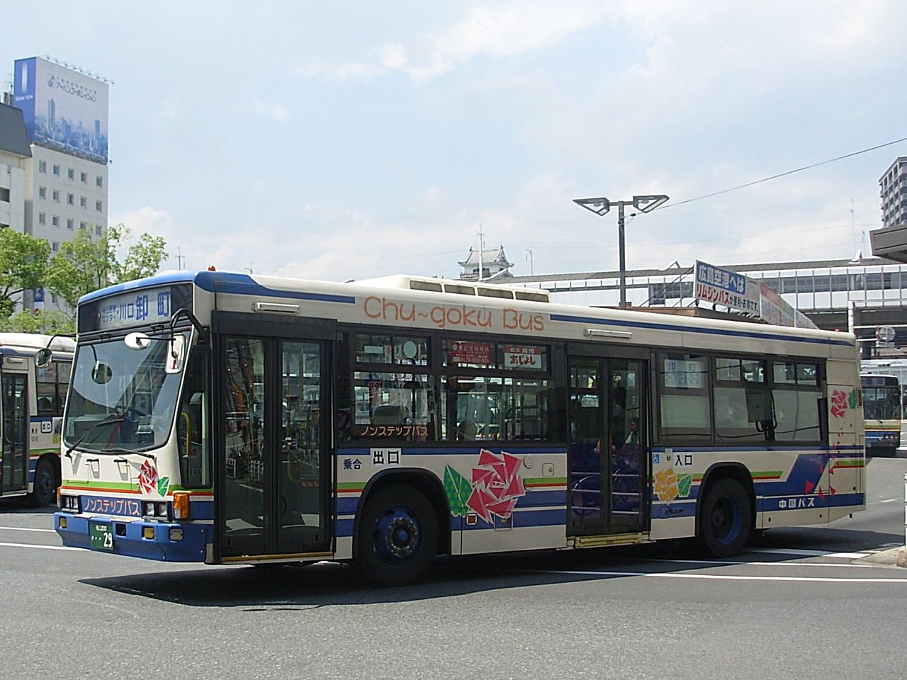 中国バス 福山200か29日吉の空から