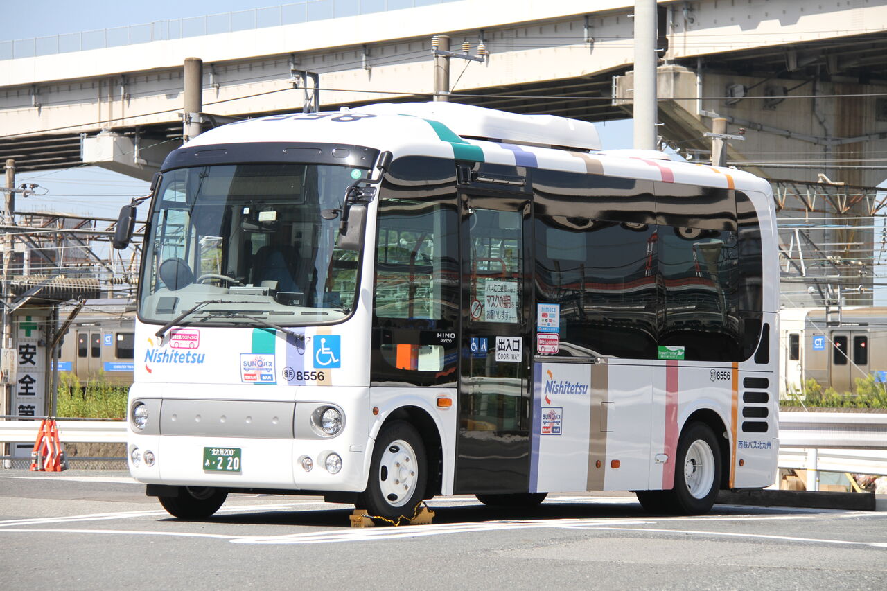No.3817】西鉄バス北九州 8556（香月） : トライランダーの蔵出し写真