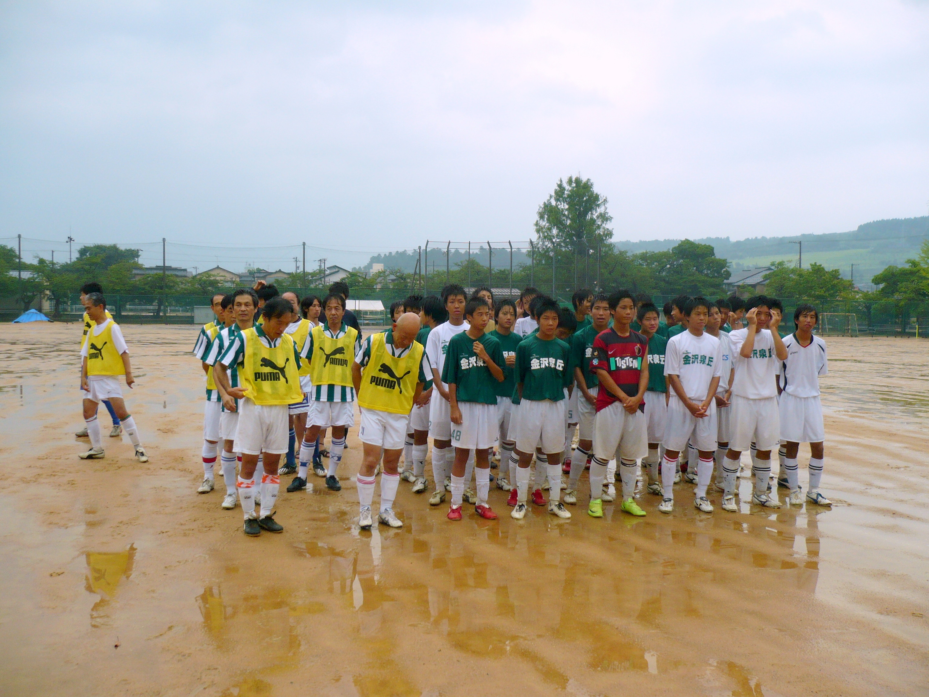 雨の中ですが 金沢泉丘高校サッカー部ob会に参加しました 生涯青春 熱き心に 上端秀夫 雨の中ですが 金沢泉丘高校サッカー部ob会に参加しました 生涯青春 熱き心に 上端秀夫