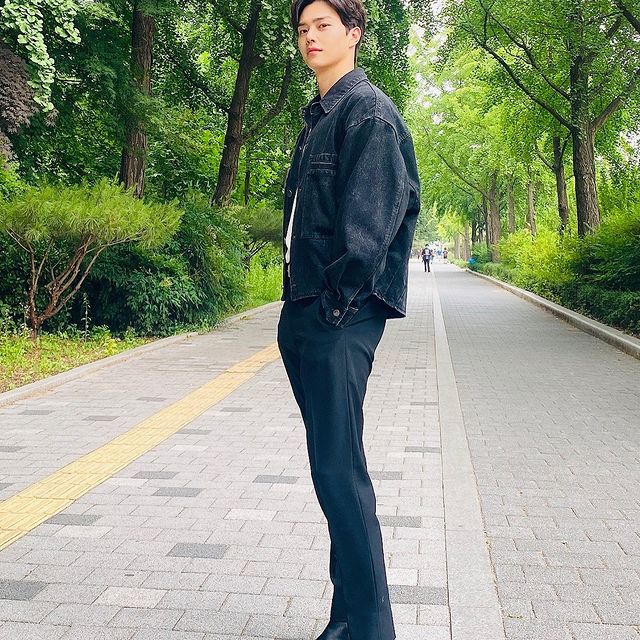Song Kang (Actor) Wiki, Bio, Age, Height, Weight, Awards, Girlfriend