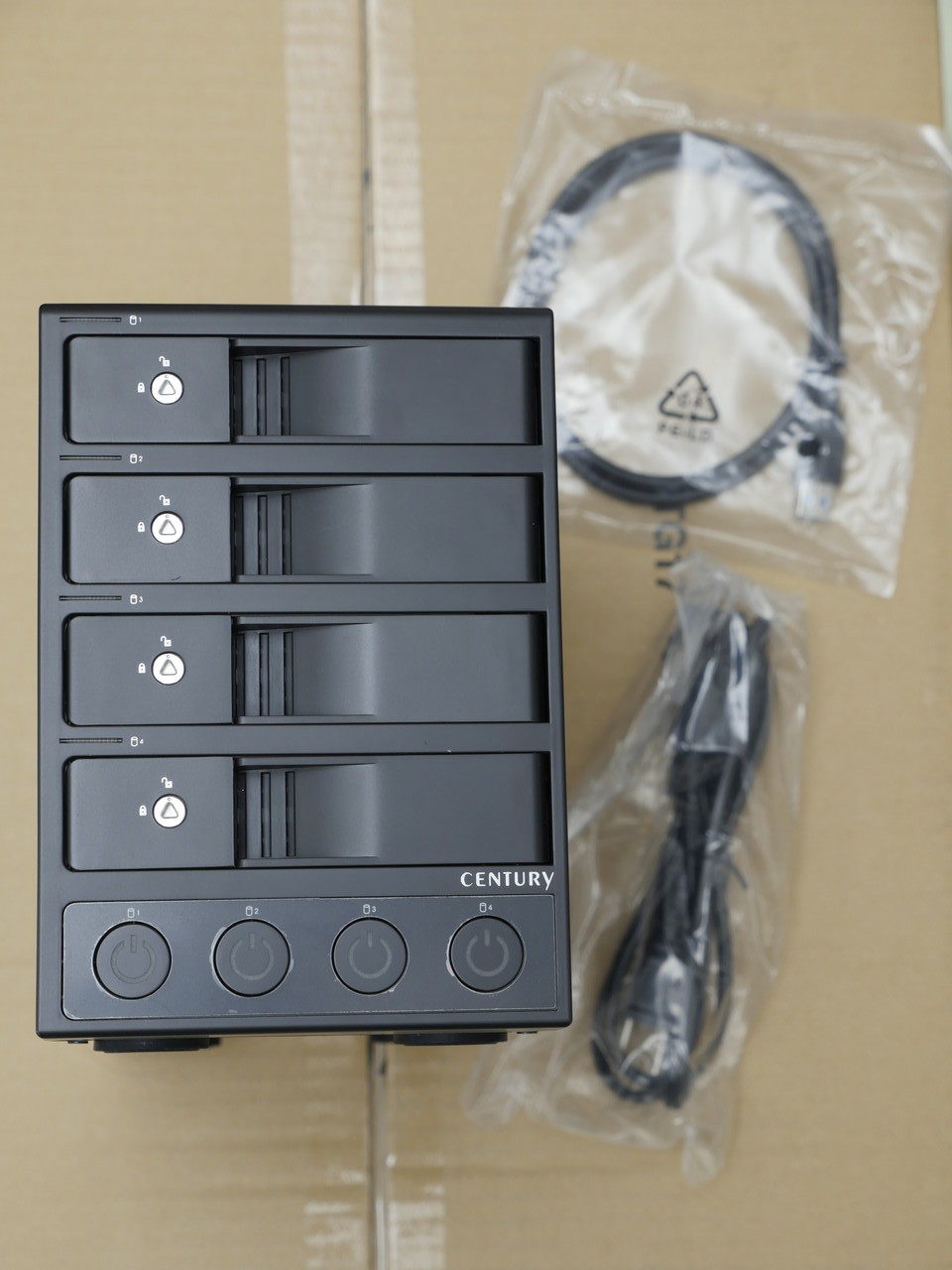 400★セール★Century 裸族のカプセルホテルVer.2★ジャンク品 販売終了】 裸族のカプセルホテル Ver.2 (CRCH35U3IS2