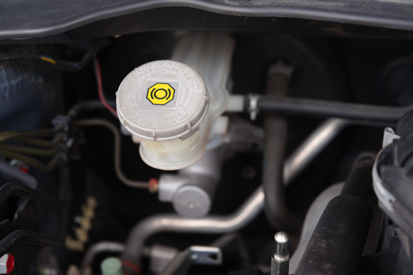 クラッチフルードの交換 エア抜き 実践編 Mtのギアが入りにくい その4 カシミールが染み 入る