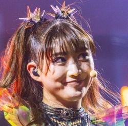 MOMO　岡崎百々子