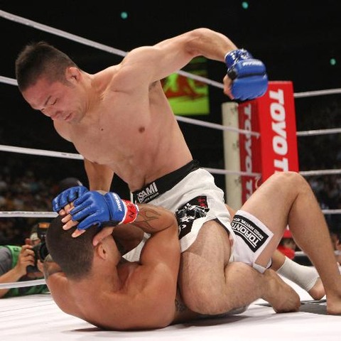 マウントからボコボコ