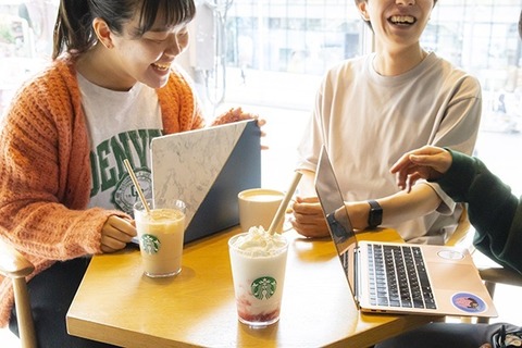 スタバでパソコンシコシコ 2