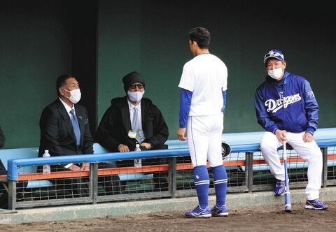 【画像】野球少年、突然グラウンドにやってきた半グレに絡まれる