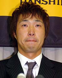 関本 あくびされ涙の保留 甲子園に3トン鉄塊落ちる 鳥谷一発サイン Hmnk5濱中治 元阪神tigers 関本 あくびされ涙の保留 甲子園に3トン鉄塊落ちる 鳥谷一発サイン Hmnk5濱中治 元阪神tigers