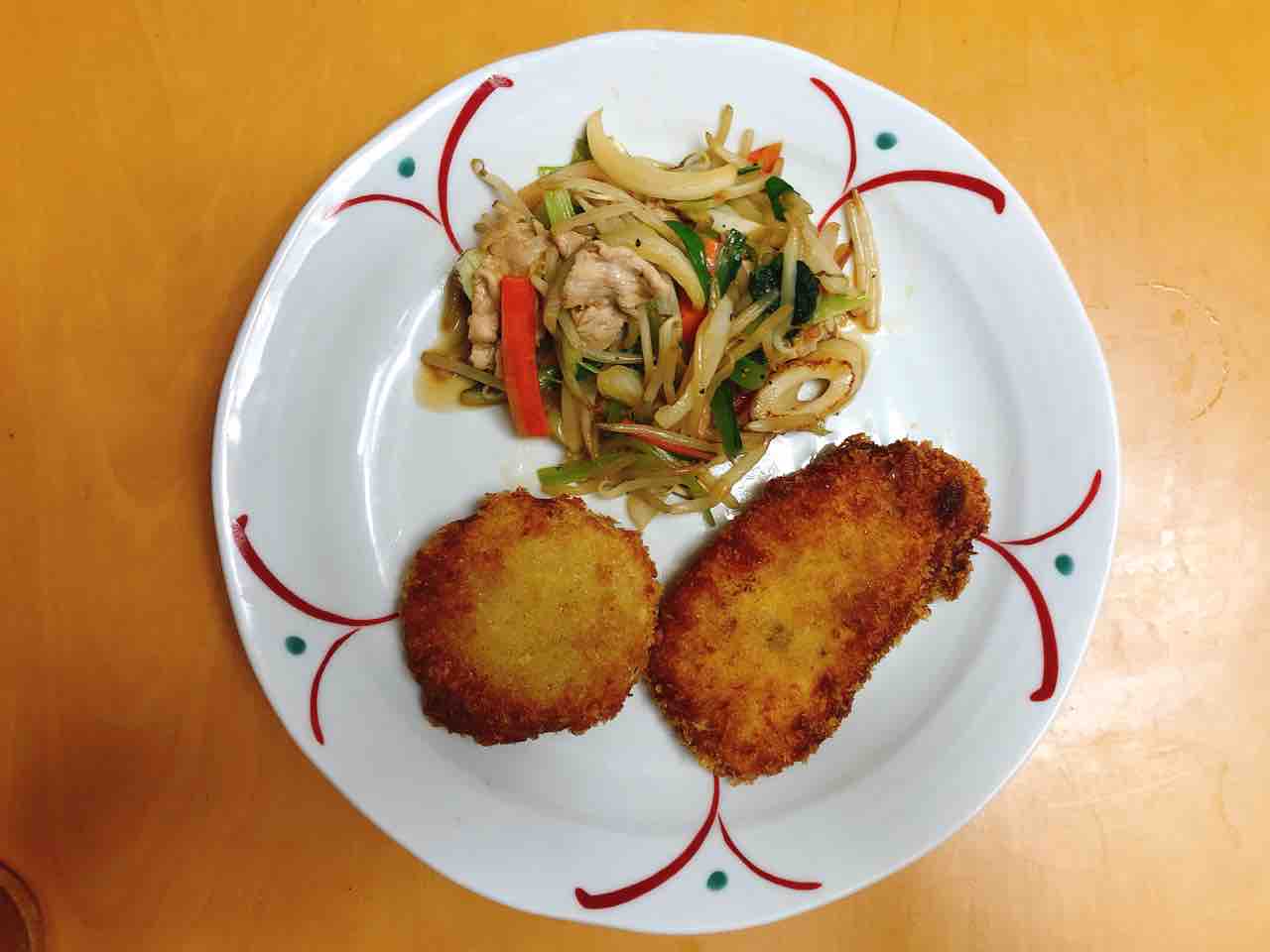 メカジキのフライ オニオンフライ 肉野菜炒め 納豆豆腐 家ごはん No 16の日常 メカジキのフライ オニオンフライ 肉野菜炒め 納豆豆腐 家ごはん No 16の日常