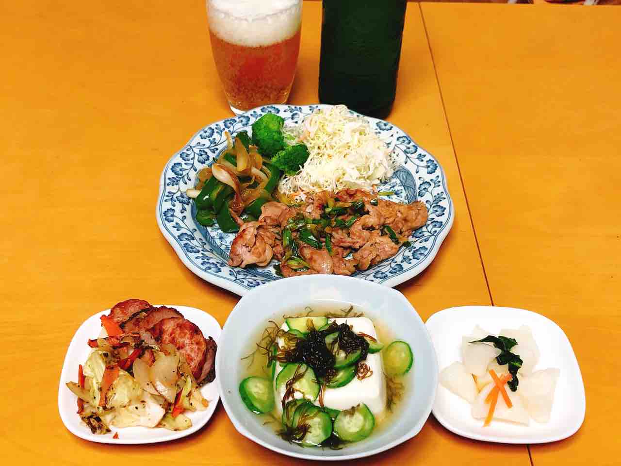 生姜焼きネギソース 野菜炒め サラダ ハム野菜炒め もずく豆腐 漬物 家ごはん No 16の日常